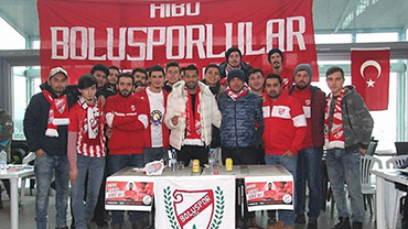 AİBÜ'LÜ BOLUSPORLULARDAN STADYUM TEPKİSİ