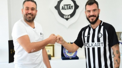 ALTAY ESKİ GALATASARAY'LIYA İMZALATTI