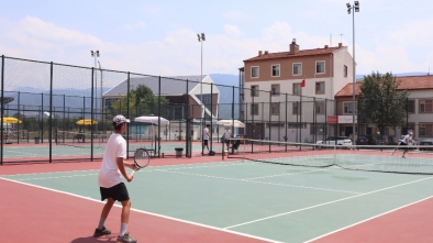 BOLU’DA ULUSAL TENİS TURNUVASI BAŞLADI