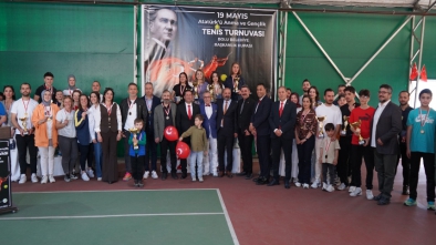 19 MAYIS TENİS TURNUVASINDA ÖDÜLLER SAHİPLERİNİ BULDU