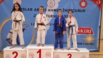 BOLU’LU JUDOCULAR ÇANKIRI’DAN MADALYALARLA DÖNDÜ