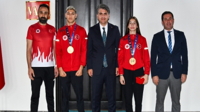 DÜNYA ŞAMPİYONLARI VALİ AYDIN'I ZİYARET ETTİ